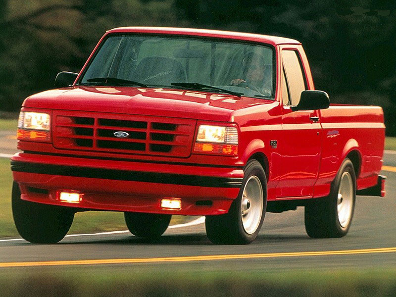 What engine sizes does the 1994 Ford F150 XLT offer?